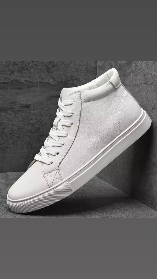 UrbanVIBE Mid-Top Sneaker